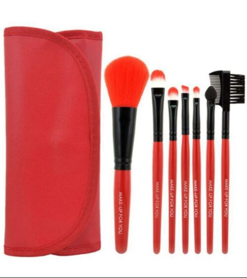 7 stk. Makeup børster med træ-håndtag + taske