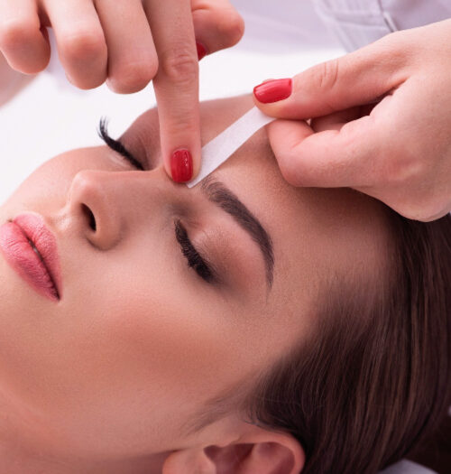 Lash Lift inklusiv Brow Lift samt retning og farvning af bryn og vipper